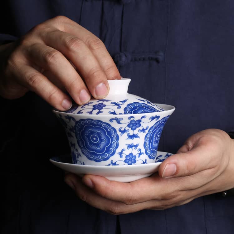 中国　景徳鎮製　薄胎　粉彩　龍花草文碗　煎茶碗　V　8503 中国 景徳鎮製 薄胎 粉彩 龍花草文碗 煎茶碗 V 8503